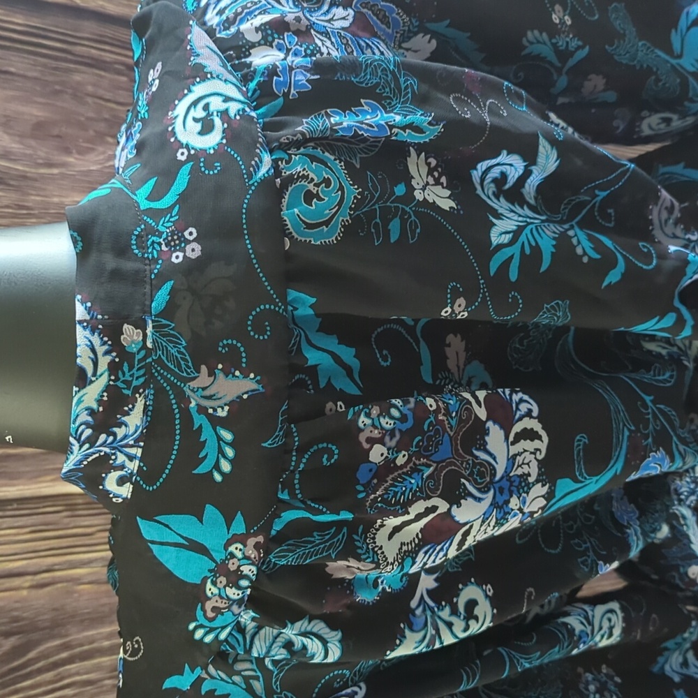 Eva Mendes New York & Company Black and Blue Floral Wrap Blouse Medium - Picture 5 of 10